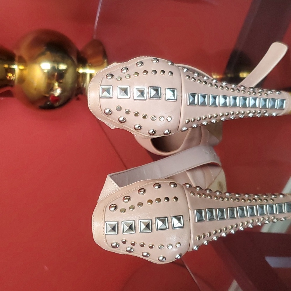 Shoes - Picture 2 of 5